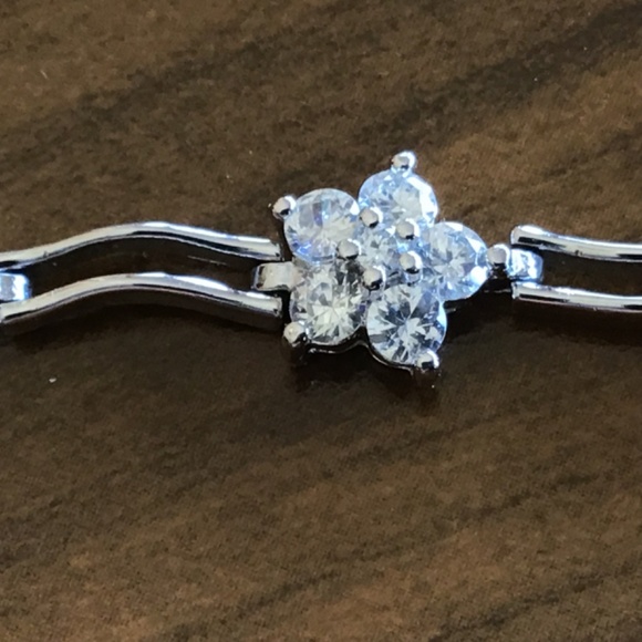 925 Sterling Silver and White Cubic Zirconia Long Wavy Link Bracelet 7.5" - Picture 8 of 9